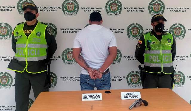 Ejecutamos-ofensiva-en-contra-de-diferentes-delitos-en-el-área-metropolitana-de-Pereira Fueron-incautadas-armas-de-fuego-cargadores-munición-y-una-motocicleta-en-los-procedimientos-realizados