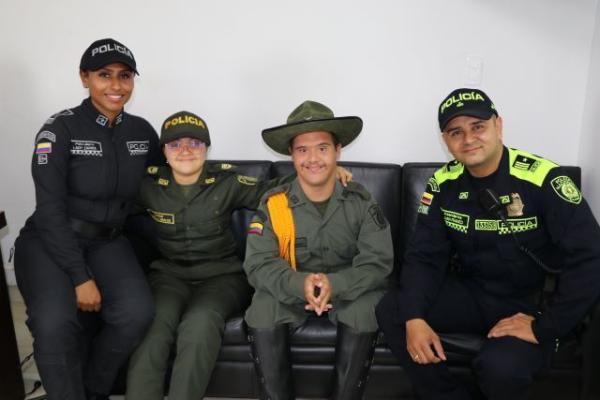 Humberto e Isabela, cumplieron el sueño de ser policías por un día en la capital risaraldense El anhelo de estos jóvenes siempre fue ser policías por un día