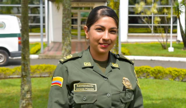 Ser-mamá-mujer-y-policía-en-el-área-metropolitana-de-Pereira-es-un-honor-y-una-luz-de-esperanza  Hoy-destacamos-la-labor-de-la-patrullera-Mary-Alexandra-Grimaldo-y-la-Subintendente-Viviana-Isabel-Pinzón