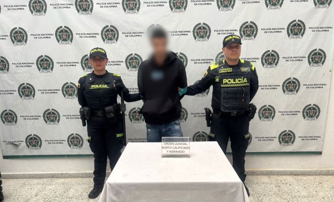 Dos polic&iacute;as captores y un ciudadano capturado