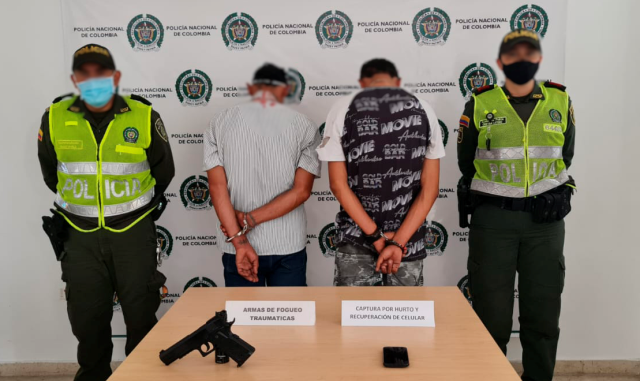 Ofensiva contra el hurto en todas sus modalidades en el municipio de Pereira 2 personas capturadas-policías custodiando