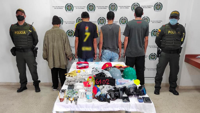 Capturamos-cuatro-personas-e-incautamos-diferentes-elementos-en-el-municipio-de-Pereira   El-procedimiento-se-llevó-a-cabo-en-el-viaducto-Cesar-Gaviria-Trujillo-y-la-Dulcera