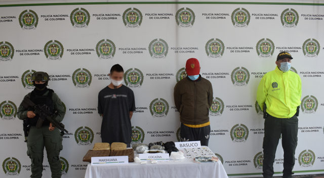 Capturamos-dos-hombres-con-marihuana-bazuco-y-cocaína-en-la-capital-risaraldense En-las-diligencias-de-registro-y-allanamiento-realizadas-fueron-incautados-marihuana-bazuco-y-cocaína