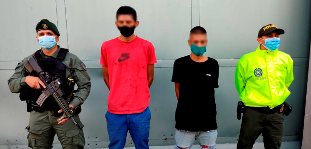 Capturamos-dos-hombres-con-marihuana-y-cocaína-en-el-barrio-matecaña Las-personas-hoy-capturadas-se-movilizaban-con-las-sustancias-al-interior-de-un-vehículo-de-servicio-público