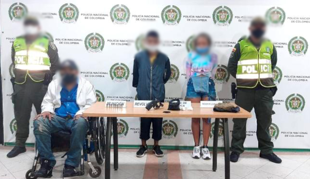 Capturamos-dos-hombres-y-una-mujer-e-incautamos-diferentes-elementos-ilegales Base-de-coca-marihuana-un-revólver-munición-y-un-vehículo-fueron-incautados-en-el-municipio-de-Pereira