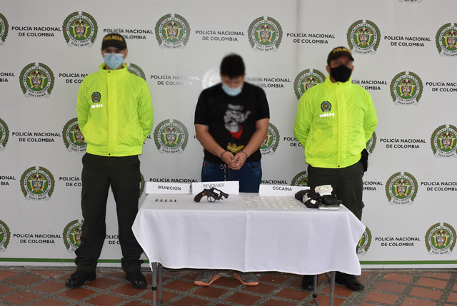 Capturamos-un-hombre-con-estupefacientes-y-un-arma-de-fuego-en-el-área-metropolitana-de-Pereira La-actividad-operacional-se-realiza-en-la-comuna-Villa-Santana-de-la-capital-risaraldense