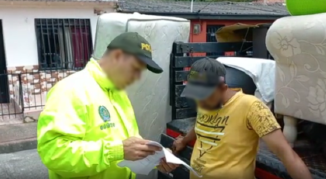 Capturado hombre por delito sexual, en contra de una menor de edad en Pereira Persona capturada-policía custodiando