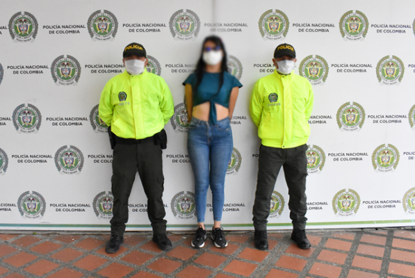 Capturamos-una-mujer-en-la-capital-risaraldense-por-el-delito-de-acceso-abusivo-de-un-sistema-informático  Con-su-actuar-delincuencial-afecto-varios-de-sus-compañeros-de-trabajo