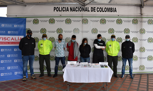 Desarrollamos-diligencias-de-registro-y-allanamiento-en-contra-del-tráfico-de-estupefacientes Logramos-la-captura-de-ocho-personas-y-la-incautación-de-diferentes-sustancias-alucinógenas-en-la-capital risaraldense