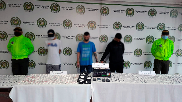 Mediante-diligencia-de-registro-y-allanamiento-logramos-la-captura-de-tres-personas-y-la-incautación-de-varias-dosis-de-cocaína   