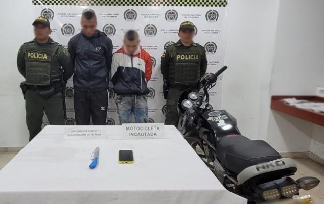 Dos-hombres-son-capturados-posterior-a-hurtar-un-celular-en-el-municipio-de-Dosquebradas La-captura-fue-llevada-a-cabo-en-el-barrio-Corocito-del-municipio-de-Pereira