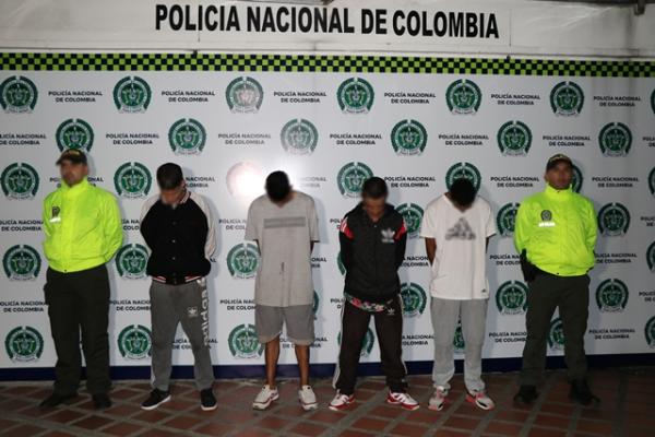 Ejecutamos-la-operación-Skoni-en-el-área-metropolitana-de-Pereira-en-contra-del-tráfico-de-estupefacientes Los-hoy-capturados-ejercían-su-labor-criminal-alrededor-de-un-parque-un-colegio-y-una-iglesia-del-barrio-Santa-Elena