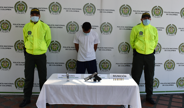 Ejecutamos-ofensiva-en-contra-de-diferentes-delitos-en-el-área-metropolitana-de-Pereira Fueron-incautadas-armas-de-fuego-cargadores-munición-y-una-motocicleta-en-los-procedimientos-realizados