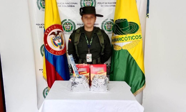 En-controles-efectuados-en-el-aeropuerto-internacional-Matecaña-se-incautaron-varios-estupefacientes   Fueron-incautados-varios-gramos-de-cocaína-y-tucibi-los-cuales-eran-camuflados-a-través-de-encomiendas