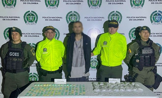 En el barrio Leningrado es capturada una persona por el delito de tráfico, fabricación y porte de estupefacientes En el procedimiento fueron incautadas varias dosis de bazuco y base de coca
