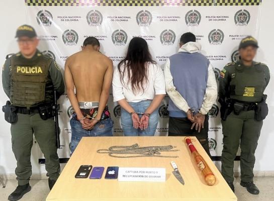 En el barrio Jardín logramos la captura de dos hombres y una mujer por el delito de hurto En el barrio Jardín logramos la captura de dos hombres y una mujer por el delito de hurto