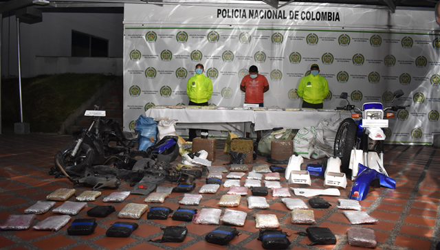 En-la-ciudad-de-Pereira-se-captura-un-hombre-con-estupefacientes-y-motocicletas-hurtadas Se-logra-la-incautación-de-144-kilos-de-marihuana-y-la-recuperación-de-dos-motocicletas