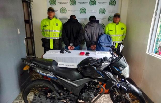 En-la-comuna-del-Café-capturamos-dos-hombres-por-hurtar-varios-elementos-propiedad-de-una-mujer Los-hechos-que-derivaron-estas-capturas-se-presentaron-en-el-barrio-el-Poblado-de-la-ciudad-de-Pereira