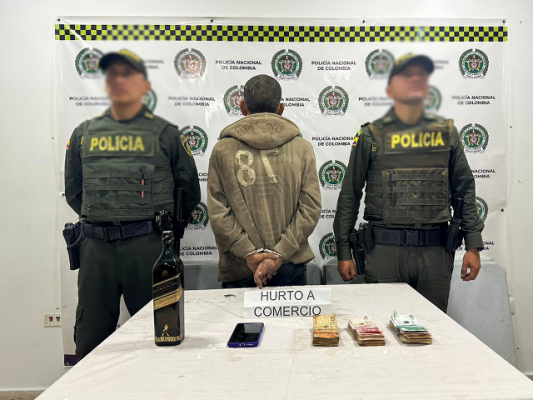 En-la-zona-céntrica-de-la-capital-risaraldense-es-capturado-un-hombre-por-el-delito-de-hurto Integrantes-de-la-estación-de-policía-Pereira-recuperan-todos-los-elementos-hurtados-al-establecimiento-comercial