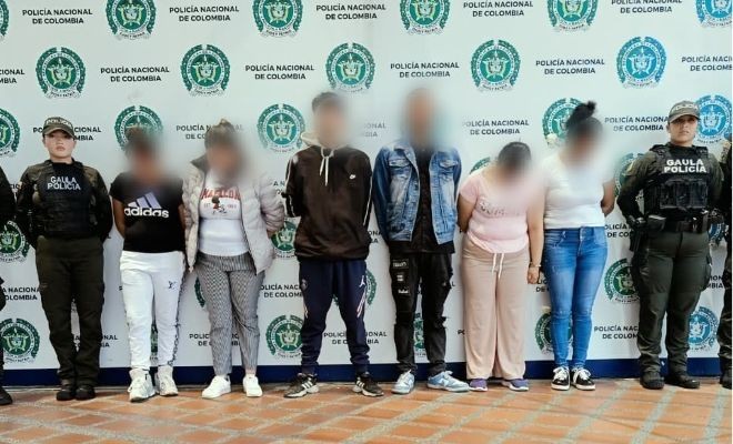 seis capturados y dos policías 