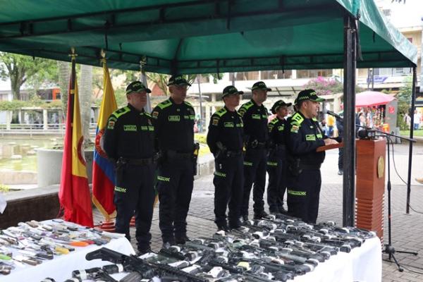 En-Pereira-Dosquebradas-y-La-Virginia-ejercemos-control-sobre-las-armas-cortopunzantes-y-traumáticas  En-el-presente-año-se-han-incautado-12.772-armas-corto-punzantes-y-198-armas-traumáticas