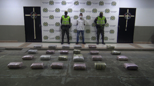 Hallamos-66-kilos-de-marihuana-ocultos-en-un-vehículo-particular-tipo-automóvil Capturamos-un-hombre-relacionado-con-esta-actividad-ilícita-en-el-barrio-San-Joaquín-del-municipio-de-Pereira