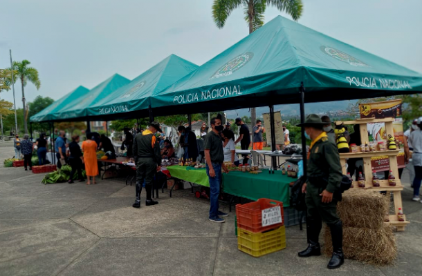 La-sinergia-entre-la-comunidad-y-la-institución-es-vital-en-el-proceso-de-transformación-de-los-pueblos Las-actividades-comunitarias-se-desarrollaron-en-la-comuna-del-Café-Villa-Verde-y-Expofuturo-de-la-ciudad-de-Pereira