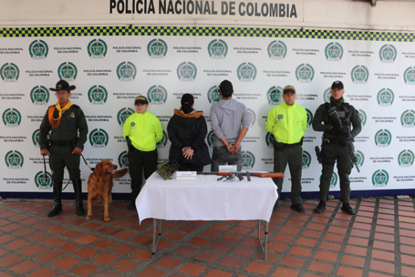 Mediante diligencia de registro y allanamiento se logra la incautación de marihuana y varios elementos En-la-actividad-operacional-se-logra-la-captura-de-un-hombre-y-una-mujer-dedicados a la venta de estupefacientes