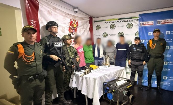 tres policías, cinco capturados, un soldado, un funcionario del cuerpo técnico de investigación y elementos varios incautados
