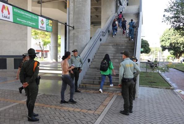 Realizamos planes de registro y control en transporte masivo del área metropolitana de Pereira  Nuestros-uniformados-están-comprometidos-con-la-seguridad-de-los-habitantes-de-Pereira-Dosquebradas-y-la-Virginia