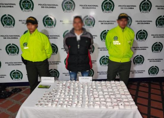 Un-hombre-es-capturado-en-el-barrio-Ormaza-por-el-delito-de-tráfico-de-estupefacientes Fueron-incautadas-1480-dosis-de-base-de-coca-las-cuales-se-encontraban-listas-para-su-distribución