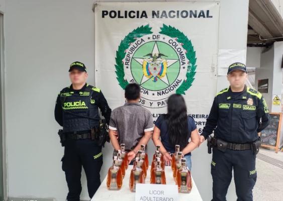 Fueron incautadas doce botellas de whisky las cuales eran transportadas en una caja de cartón 