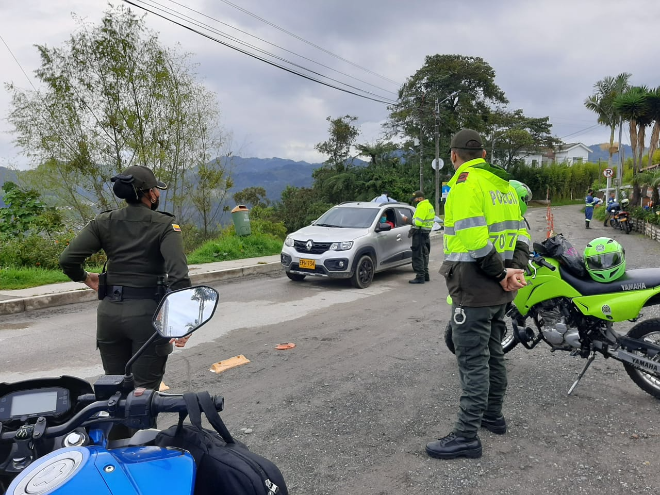 En la actividad participaron más de 70 hombres y mujeres de todas las especialidades A través de la estrategia “comando situacional” en la comuna 6, sector cerro de oro de Manizales atacamos la delincuencia