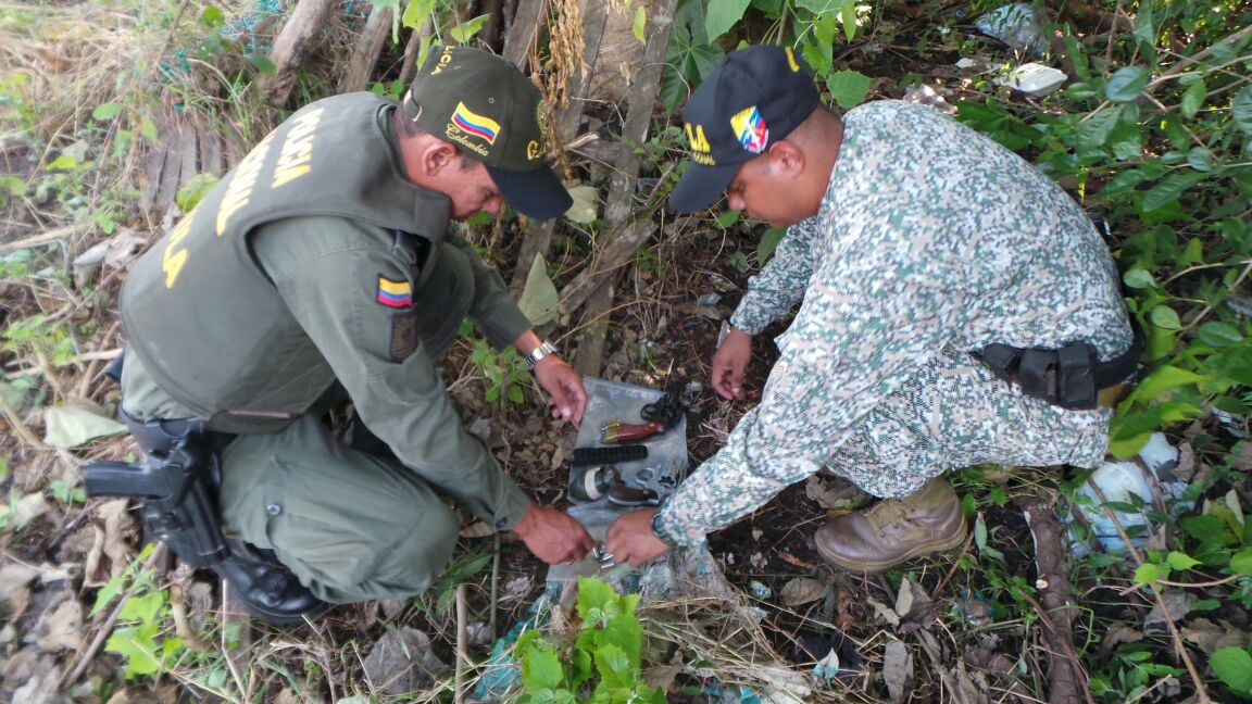 Continúan acciones contra el "clan del golfo"  Unidades del GAULA de la Policia Nacional hallaron una caleta con armas y explosivos