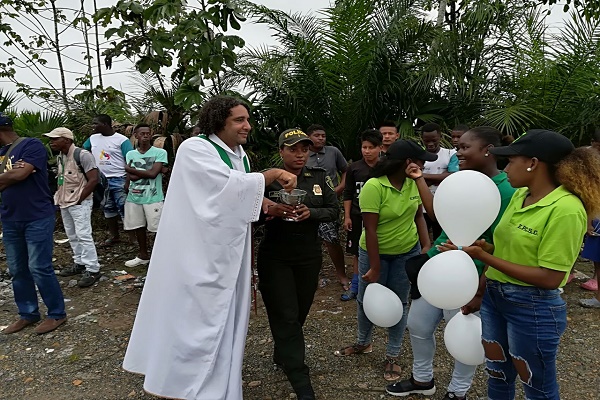 ¡Un pitazo por la paz! ¡Un-pitazo-por-la-paz!