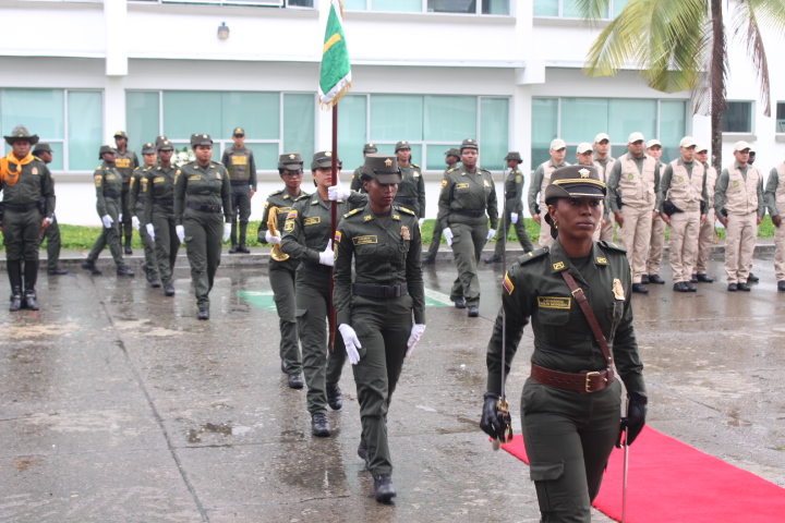 Con ofrenda floral rendimos homenaje a nuestros compañeros víctimas del conflicto Con-ofrenda-floral-rendimos-homenaje-a-nuestros-compañeros-víctimas-del-conflicto