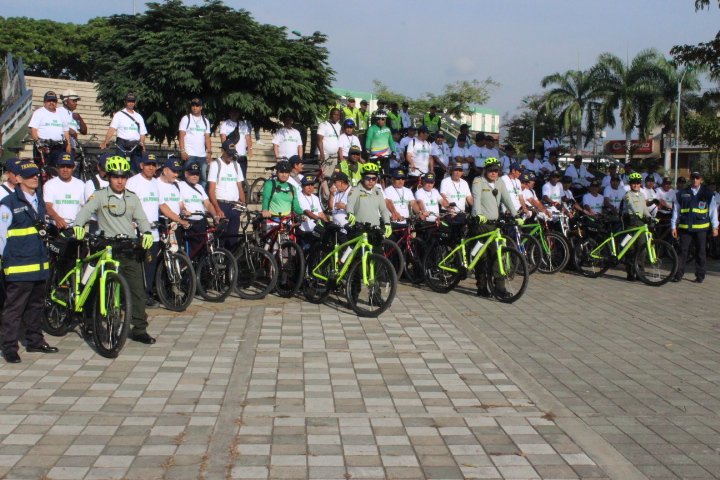 Policía celebra el día del vigilante de cuadra con un ciclo-paseo Policía lidera actividad de ciclo paseo