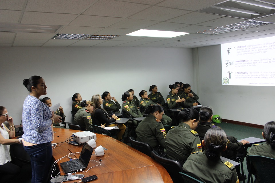 Mujeres Policías se capacitan en rutas de atención para las niñas y mujeres víctimas de violencia
