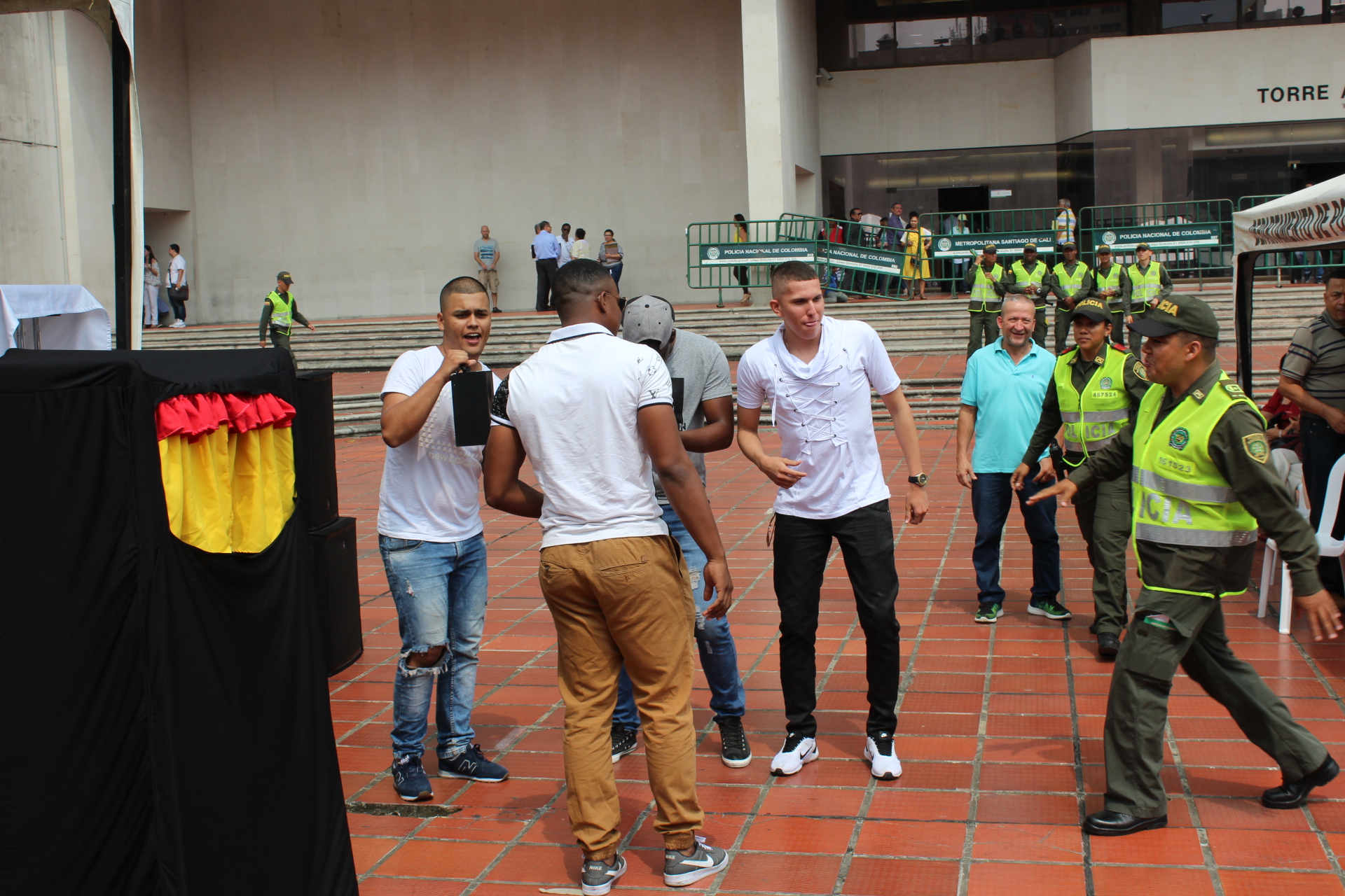 Campañas del Código de Policía y Convivencia realizadas por la Policía en Cali Todas las personas deben actuar favorablemente hacia la convivencia