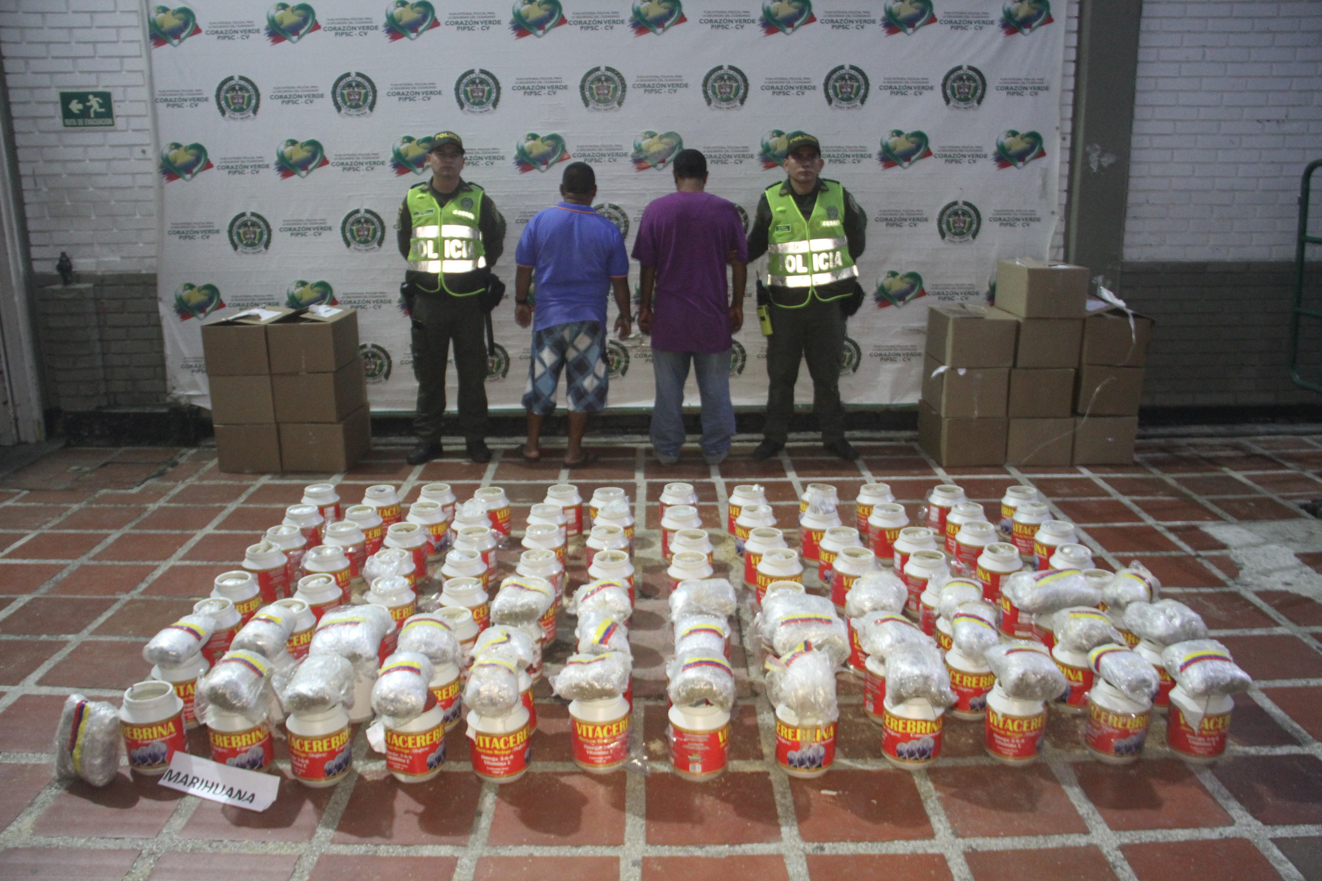 43.000 gramos de marihuana incautados en barrio Rodeo de Cali Policía captura a dos hombres que transportaban marihuana en tarros de producto comercial