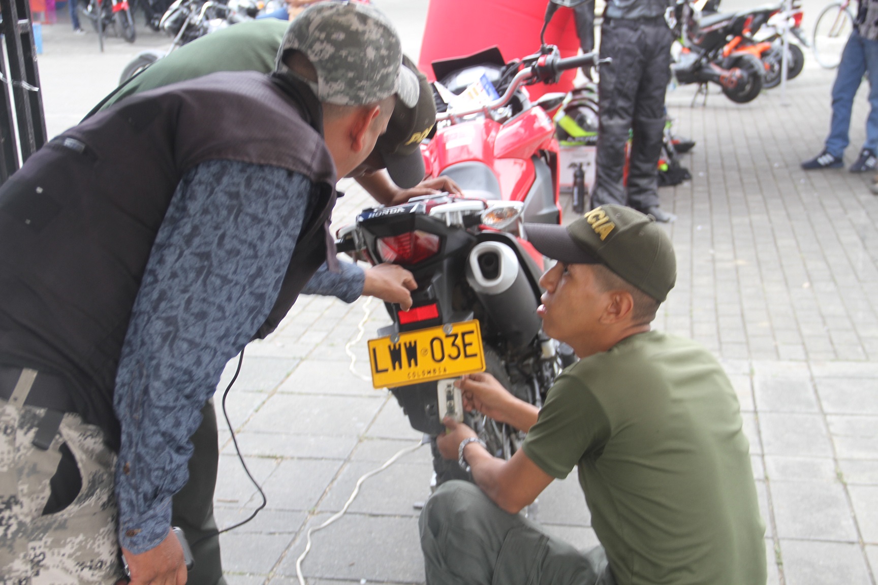 Habitantes del distrito I en Cali acudieron a la invitación de la Policía Un día de actividades para la prevención del hurto a motocicletas