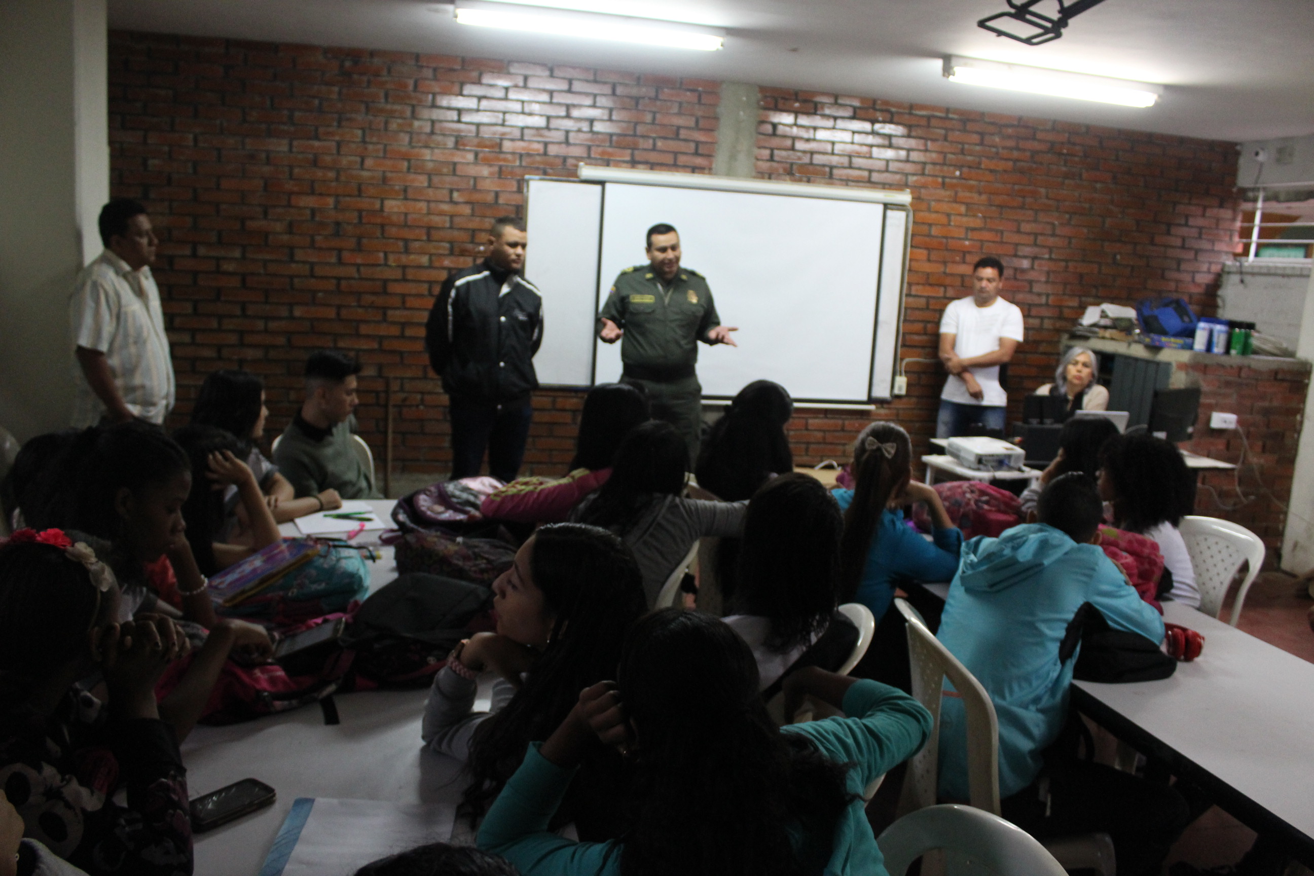 Actividad pedagógica que tuvo que realizar un ciudadano por irrespeto a la autoridad Actividad pedagógica en colegio de Cali