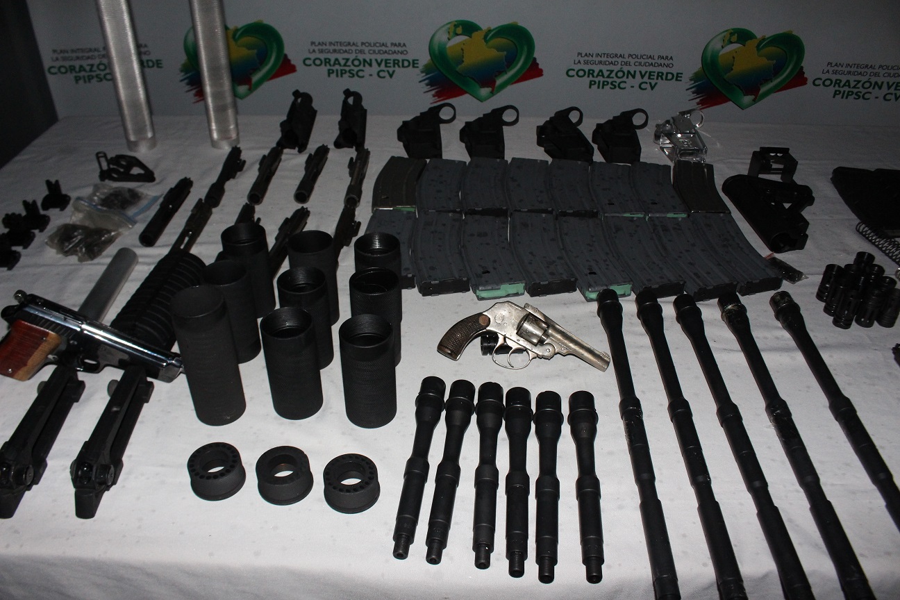 Material de guerra encontrado en viviendas de barrio Obrero en Cali Entre ellos cuatro armas de fuego
