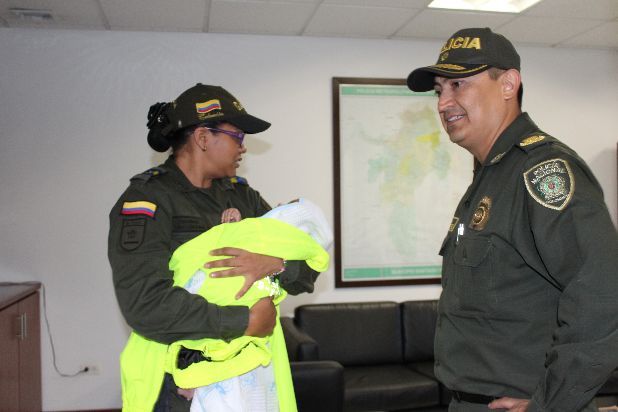 Unidades-Gaula--policía-Cali- rescata sana y salva-niña-Guadalupe