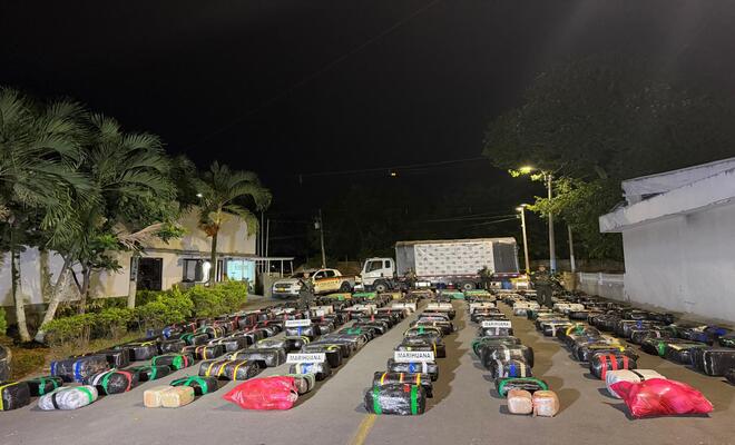 4 Polic&iacute;as, 5 toneladas de marihuana en el Valle del Cauca