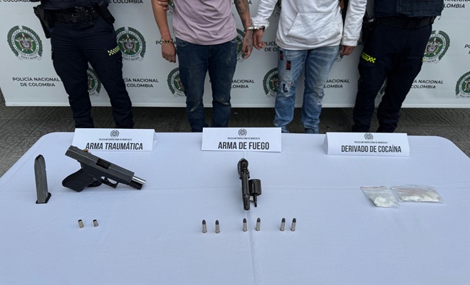 Los capturados y lo incautado fue puesto a disposición de la fiscalia conductor del vehículo se dio  a la fuga fue capturado al interior del automotor