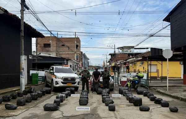 La Policía incauta 265 kilos de marihuana en la vía Florida - Cali La Policía incauta 265 kilos de marihuana en la vía Florida - Cali