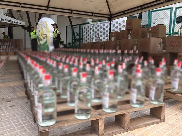 Policía Fiscal Aduanera y Rentas Departamentales logran importante aprehensión de licor adulterado incautacion-licor-operativos