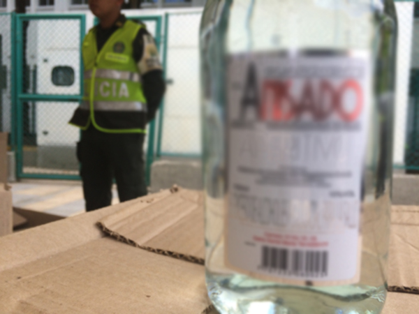 Policía Fiscal Aduanera y Rentas Departamentales logran importante aprehensión de licor adulterado  incautacion-licor