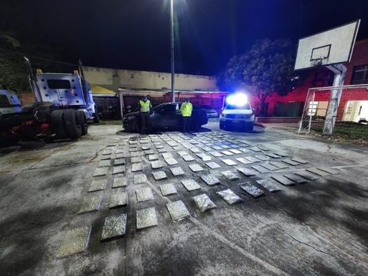 Mediante plan identificación de automotores se logró incautación de 100 kilos de marihuana y un vehículo Mediante plan identificación de automotores se logró incautación de 100 kilos de marihuana y un vehículo